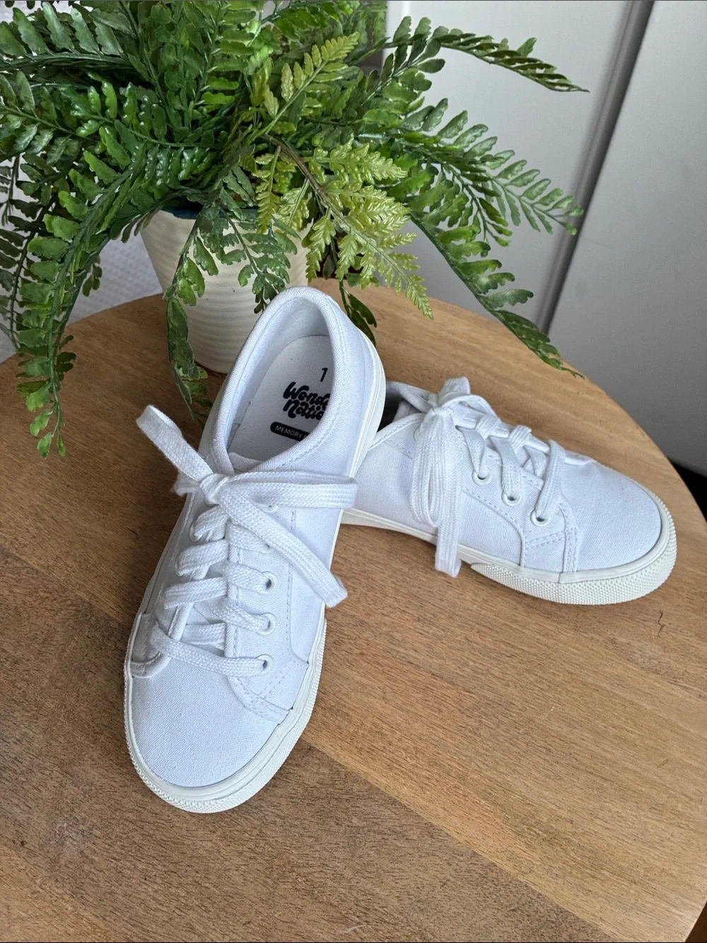 wonder nation White Low-Top Canvas Lace-Up Sneakers, Size 1